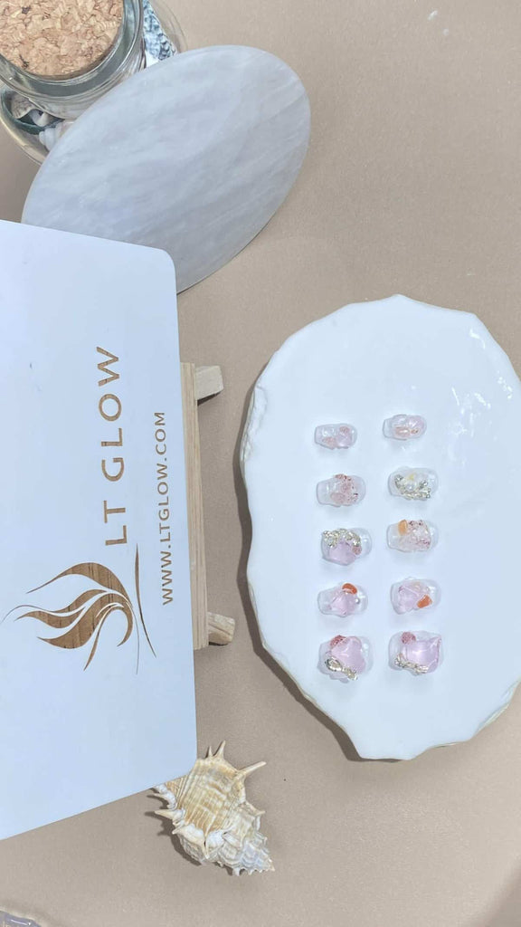 Elevate your nail game with these coffin-style fake nails, handcrafted to perfection, boasting a harmonious blend of glitter, diamonds, crystals, and pearls. Perfect for those seeking superior acrylic nails design