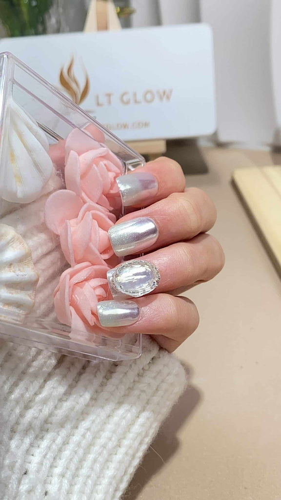 Dazzling silver crystal artificial nails in a square cut, showcasing the art of handmade press on nails design