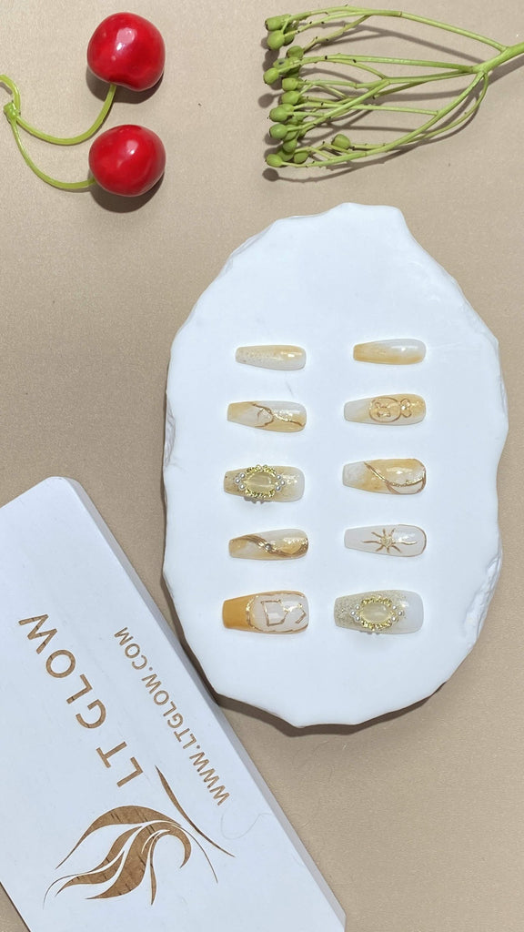 Witness the fine artistry of acrylics nails design in these coffin-shaped fake nails, transitioning from pure white to sunny yellow, adorned with classic pearls