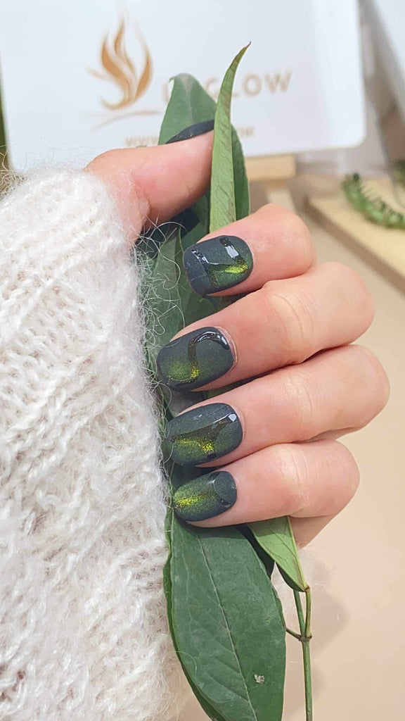 Handcrafted round press-on nails by LT-Glow, showcasing a vibrant green hue enriched with sparkling glitter, meticulously hand-painted for an artistic finish