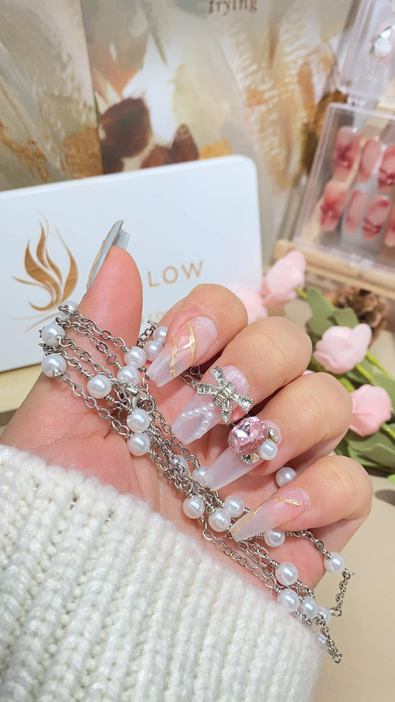Handmade false nails from LT Glow, reflecting the adventurous nature of Aries through a meticulously crafted zodiac-themed design.