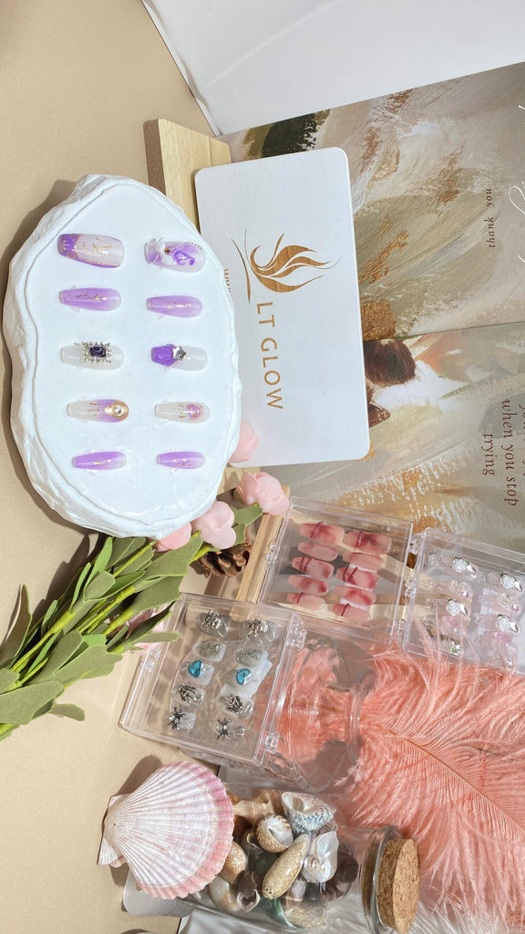 LT Glow's nurturing Cancer zodiac-themed press-on nails, showcasing a handcrafted design with a nurturing touch in a stylish format.