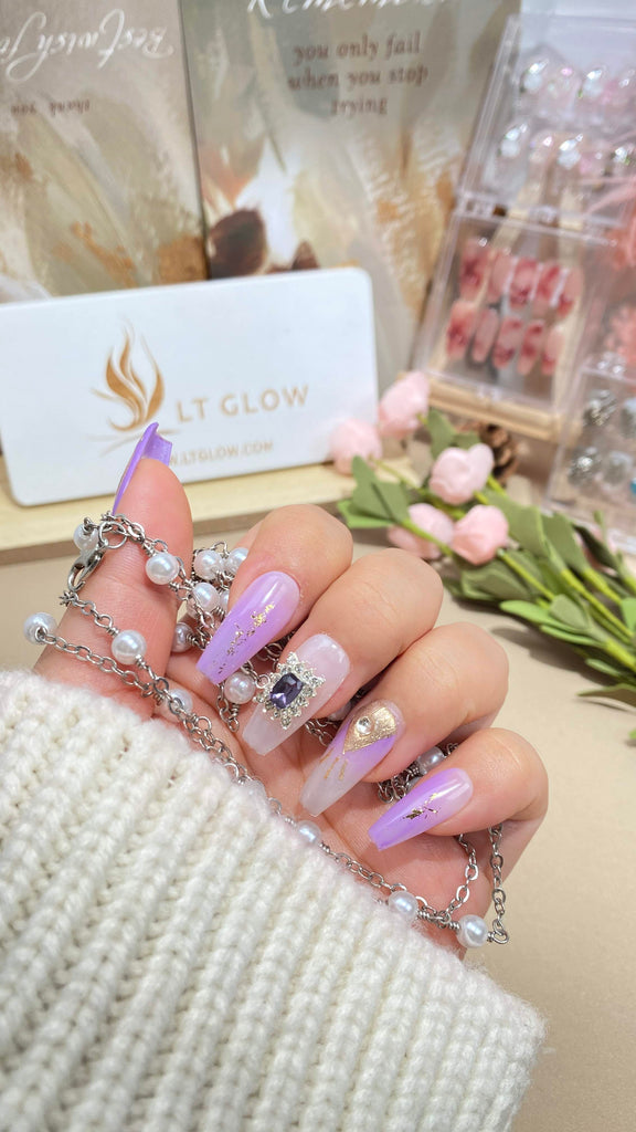 Elegant zodiac-inspired fake nails by LT Glow, celebrating the Cancer sign, featuring a nurturing theme and meticulous handcrafting.
