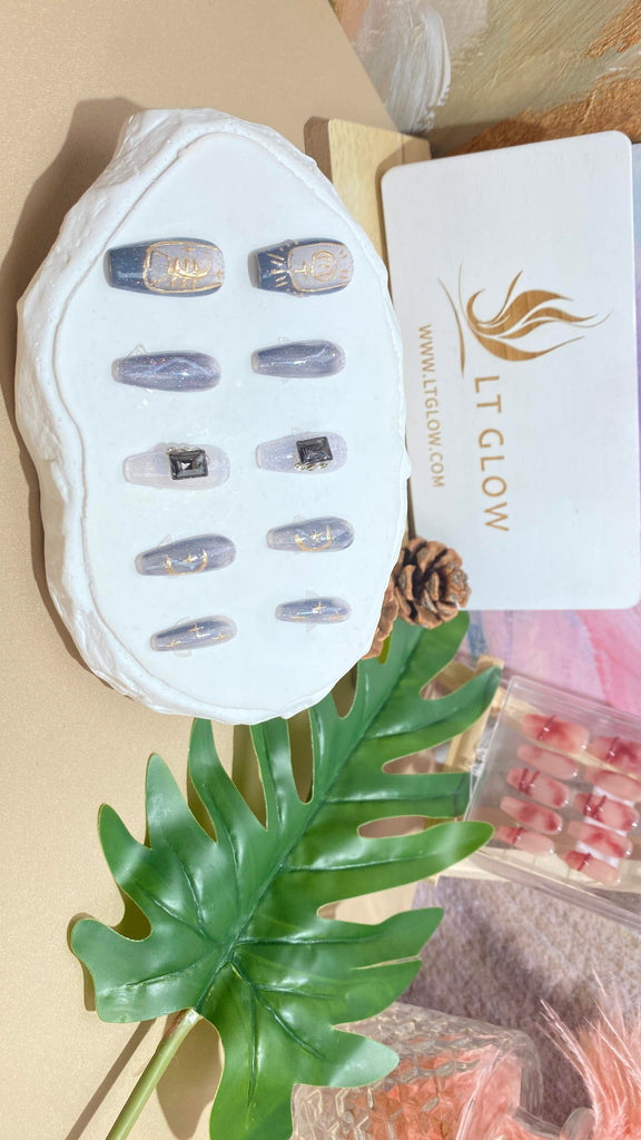 LT Glow's passionate Scorpio zodiac-themed press-on nails, handcrafted to capture the intense and emotional nature of this sign in a stylish presentation.